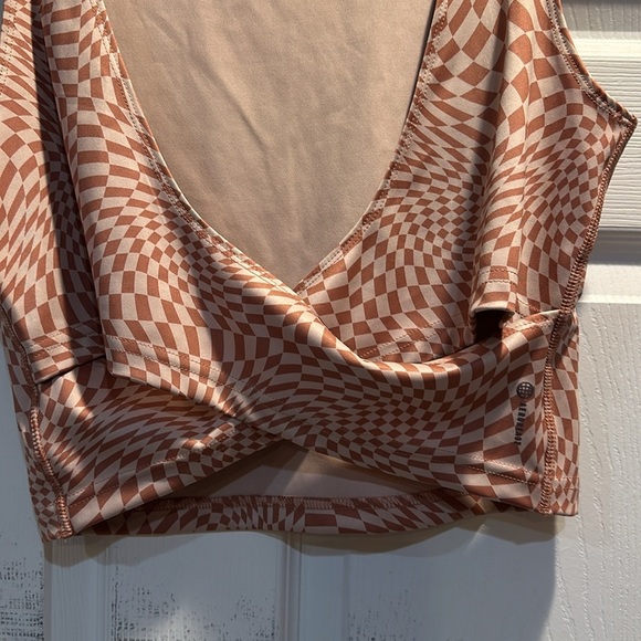 Adidas Print Clash Brown Checkered Yoga Top L Cross Low Back - Picture 7 of 8